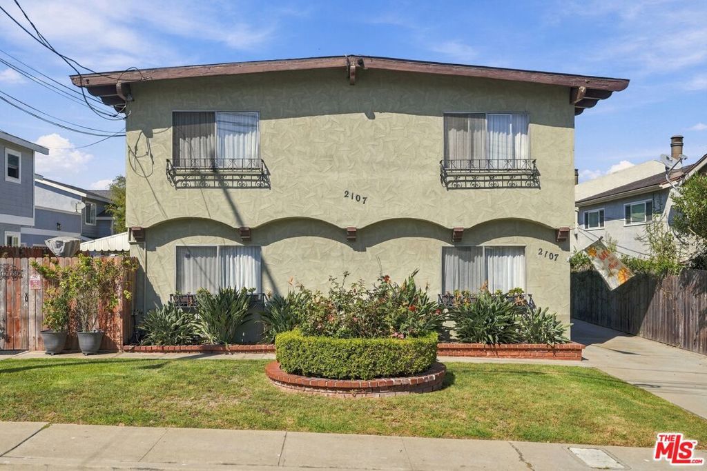 2107 Voorhees Avenue, Redondo Beach, CA 90278