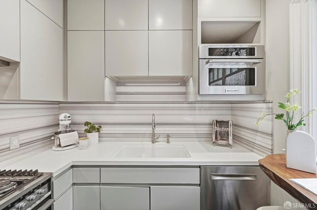 1865 California Street 2, San Francisco, CA 94109