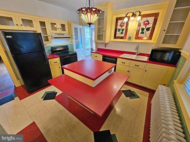 320 S 9TH ST, Akron, PA 17501