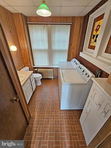 320 S 9TH ST, Akron, PA 17501