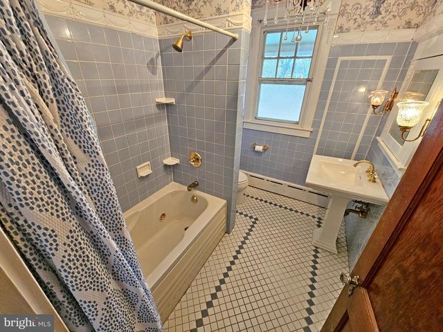 320 S 9TH ST, Akron, PA 17501