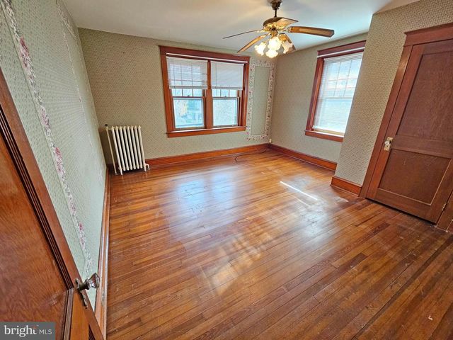 320 S 9TH ST, Akron, PA 17501