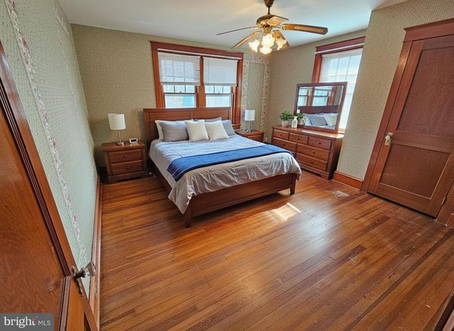 320 S 9TH ST, Akron, PA 17501