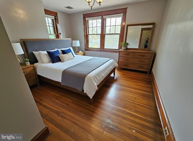 320 S 9TH ST, Akron, PA 17501