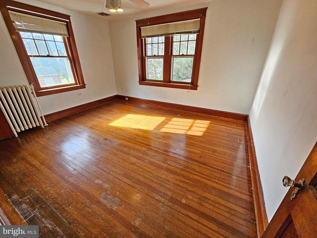 320 S 9TH ST, Akron, PA 17501