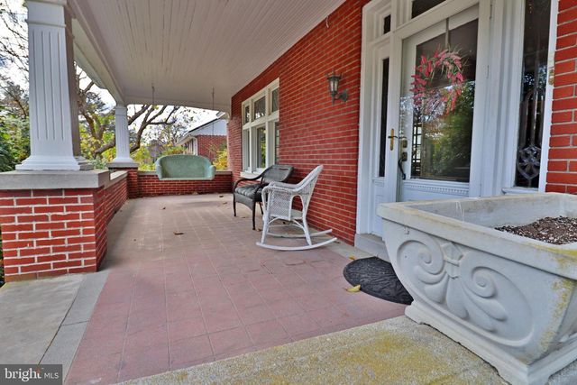 320 S 9TH ST, Akron, PA 17501