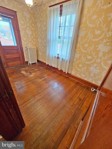 320 S 9TH ST, Akron, PA 17501