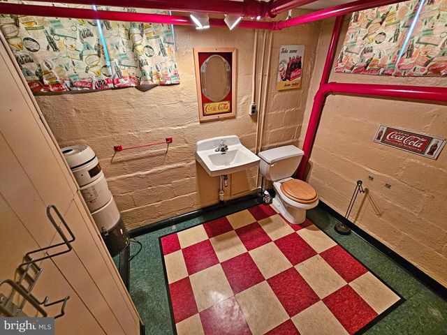 320 S 9TH ST, Akron, PA 17501