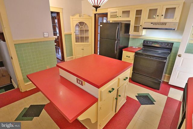 320 S 9TH ST, Akron, PA 17501