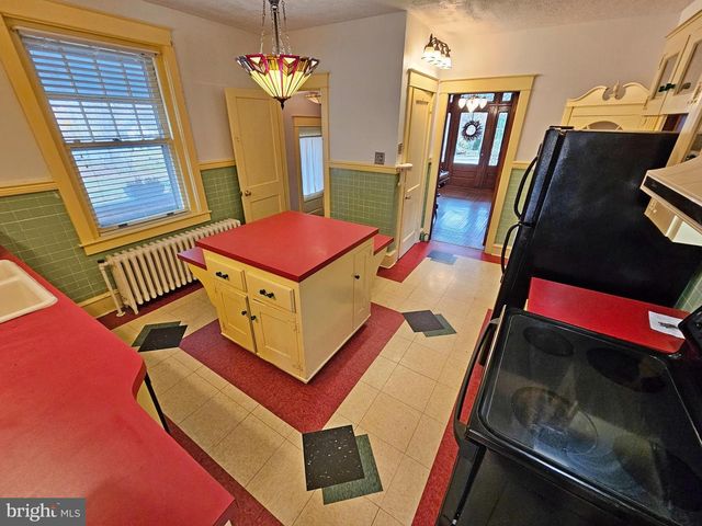 320 S 9TH ST, Akron, PA 17501