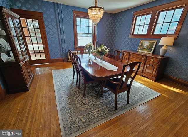 320 S 9TH ST, Akron, PA 17501