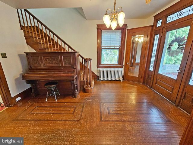 320 S 9TH ST, Akron, PA 17501