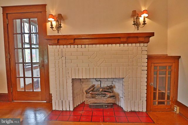 320 S 9TH ST, Akron, PA 17501