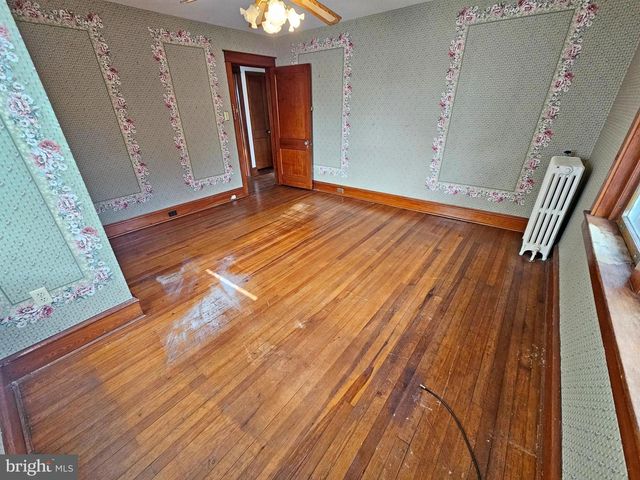 320 S 9TH ST, Akron, PA 17501