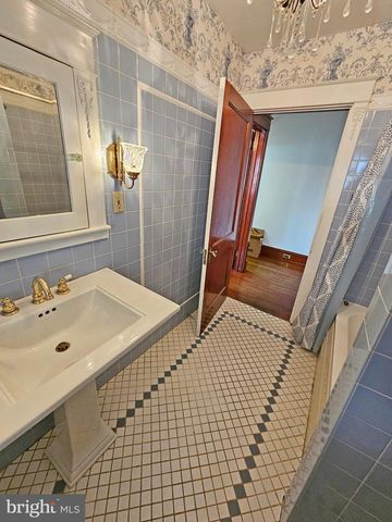 320 S 9TH ST, Akron, PA 17501