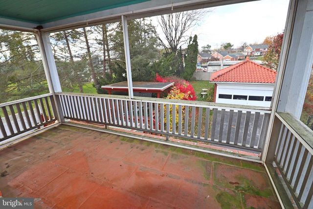 320 S 9TH ST, Akron, PA 17501