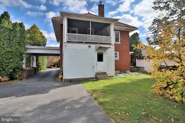 320 S 9TH ST, Akron, PA 17501