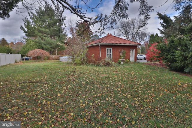 320 S 9TH ST, Akron, PA 17501