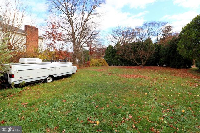 320 S 9TH ST, Akron, PA 17501