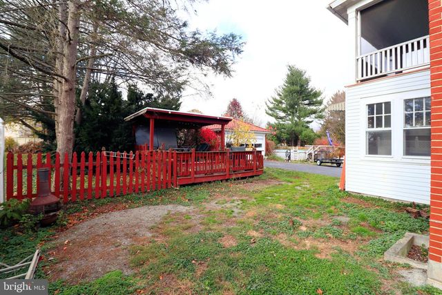 320 S 9TH ST, Akron, PA 17501