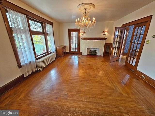 320 S 9TH ST, Akron, PA 17501