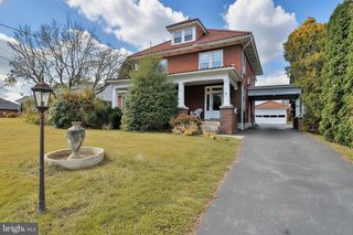 320 S 9TH ST, Akron, PA 17501