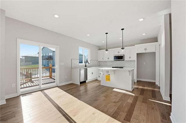 18180 W 166th Terrace, Olathe, KS 66062