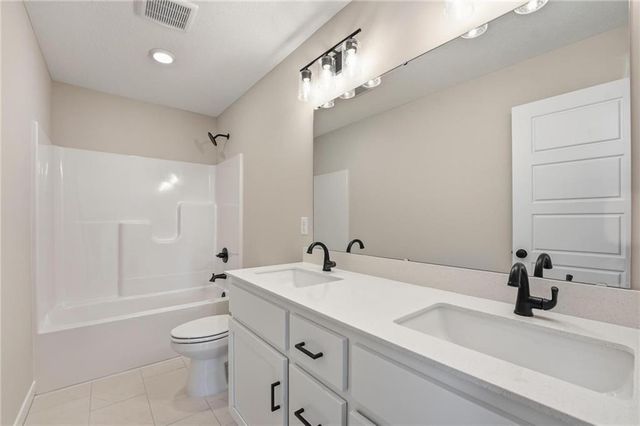 18180 W 166th Terrace, Olathe, KS 66062