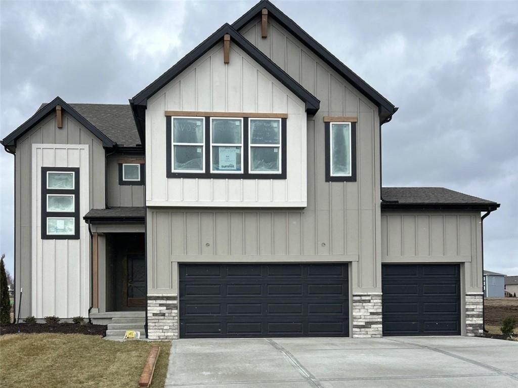 18180 W 166th Terrace, Olathe, KS 66062