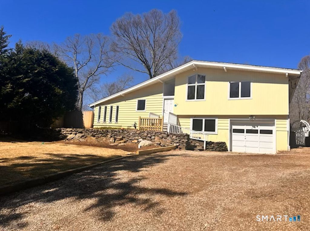 17-B Long Lots Road, Westport, CT 06880