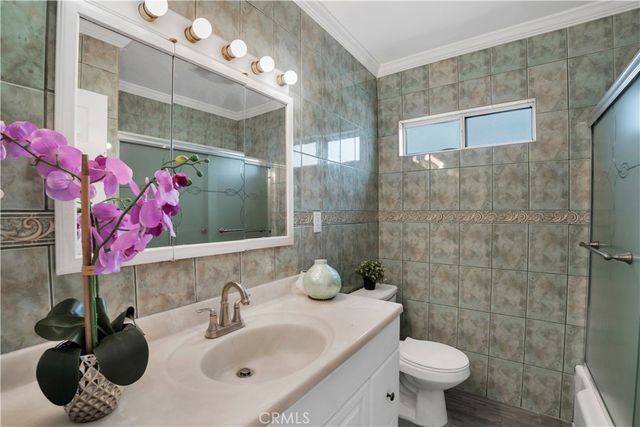 13176 Foothill, Sylmar, CA 91342