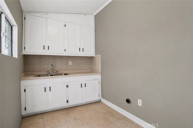 13176 Foothill, Sylmar, CA 91342