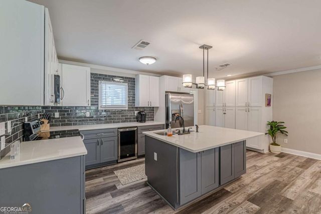 3182 Lake Avenue, Hapeville, GA 30354