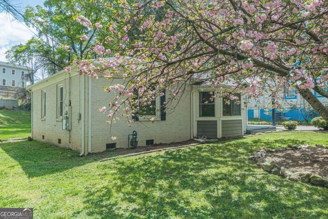 3182 Lake Avenue, Hapeville, GA 30354