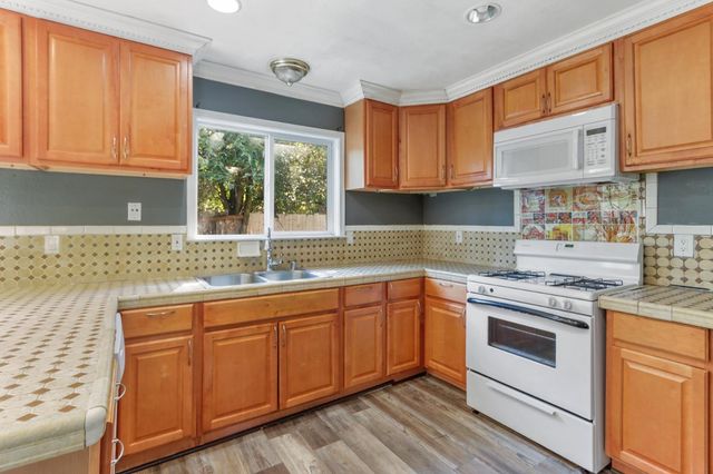 204 Arbor Crest Way, Sacramento, CA 95838