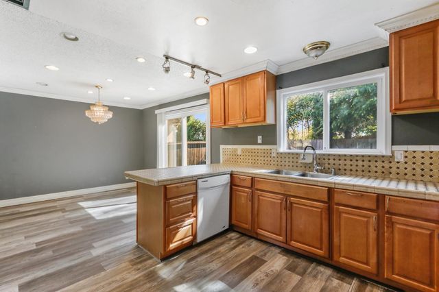 204 Arbor Crest Way, Sacramento, CA 95838