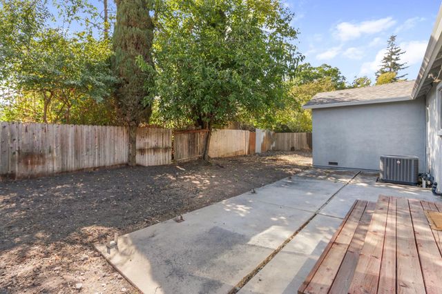 204 Arbor Crest Way, Sacramento, CA 95838