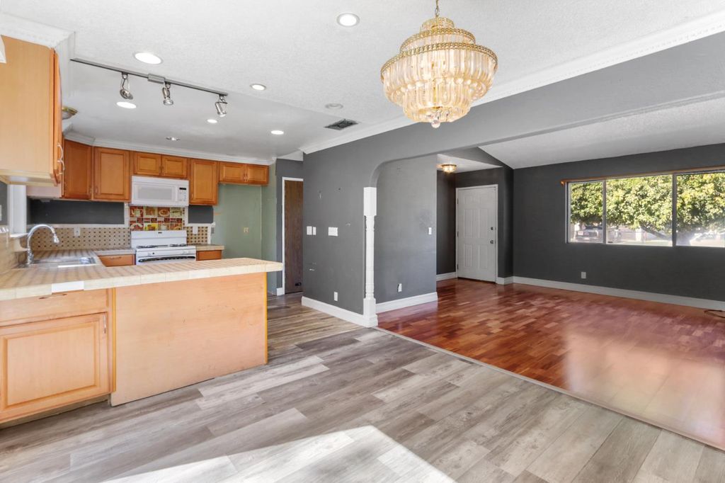 204 Arbor Crest Way, Sacramento, CA 95838