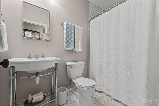 8559 Kenwood Road, Sycamore Twp, OH 45236