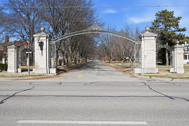 145 N Belmont Ave, Wichita, KS 67208