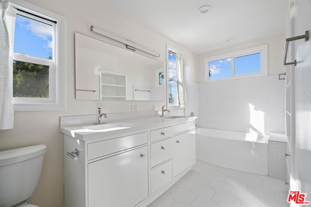 819 S Crestmoore Place, Venice (los Angeles), CA 90291