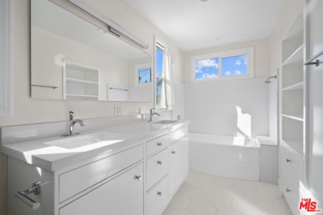 819 S Crestmoore Place, Venice (los Angeles), CA 90291