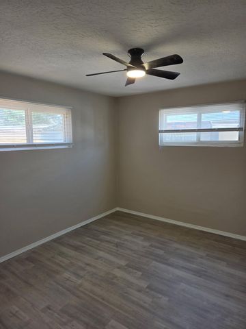 9036 Cordova Avenue NE, Albuquerque, NM 87112