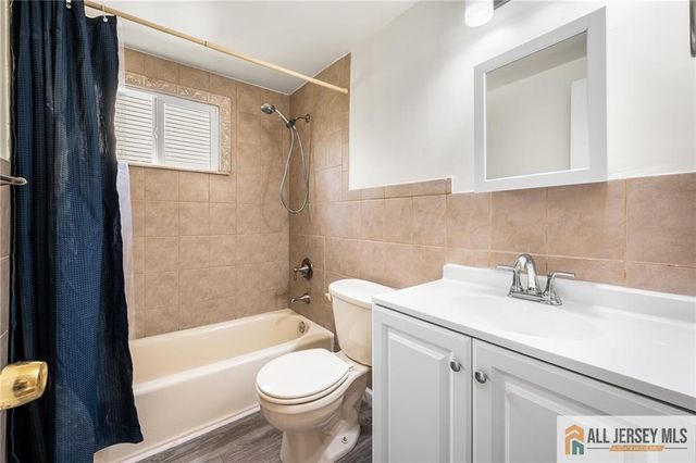 67 Drake Place, Colonia, NJ 07067