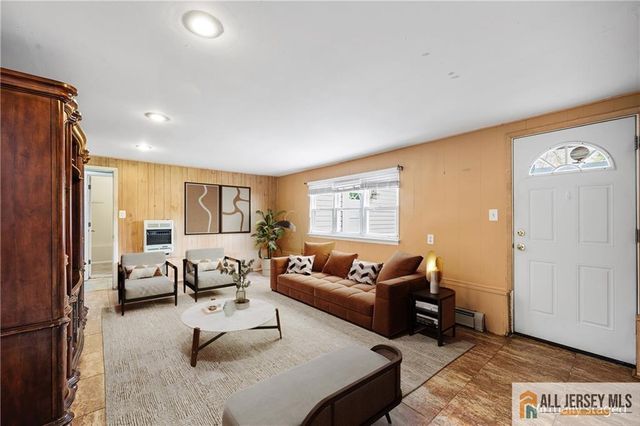 67 Drake Place, Colonia, NJ 07067