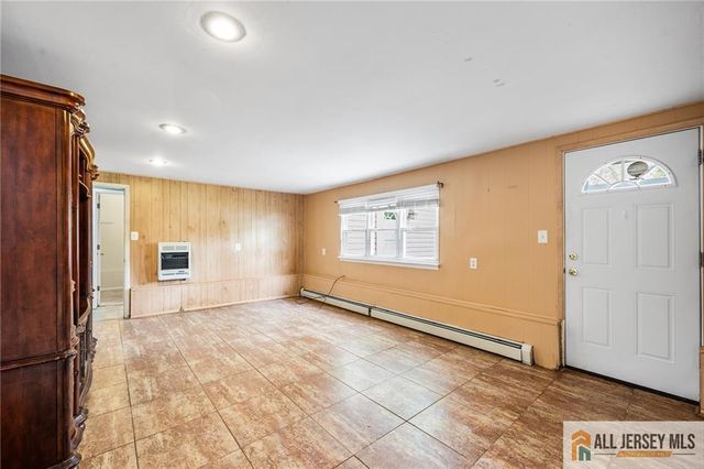 67 Drake Place, Colonia, NJ 07067