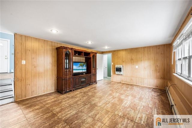 67 Drake Place, Colonia, NJ 07067