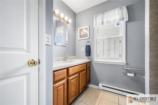 67 Drake Place, Colonia, NJ 07067