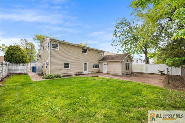 67 Drake Place, Colonia, NJ 07067