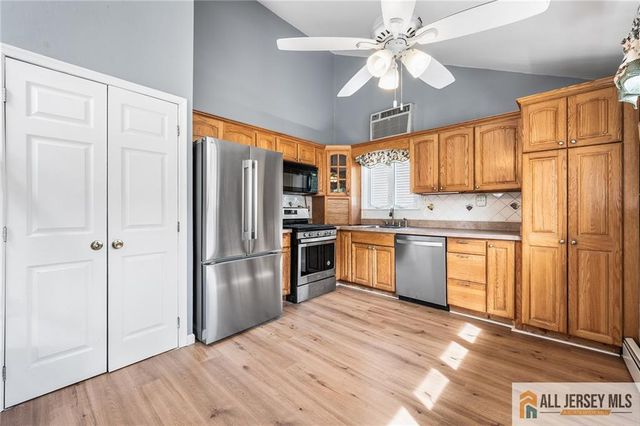 67 Drake Place, Colonia, NJ 07067